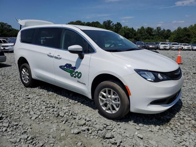 2022 Chrysler Voyager LX