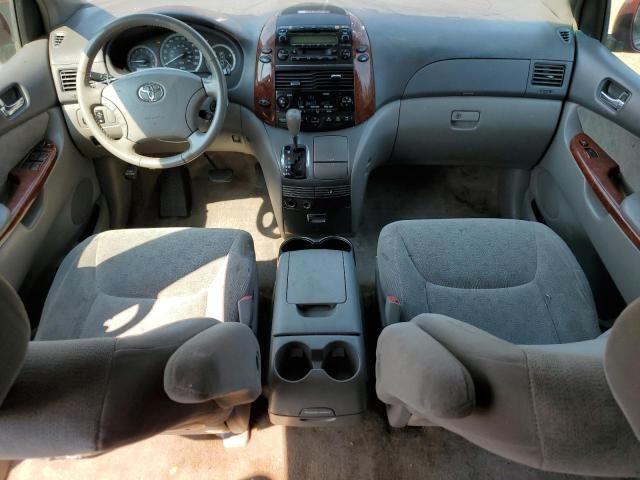 2005 Toyota Sienna XLE