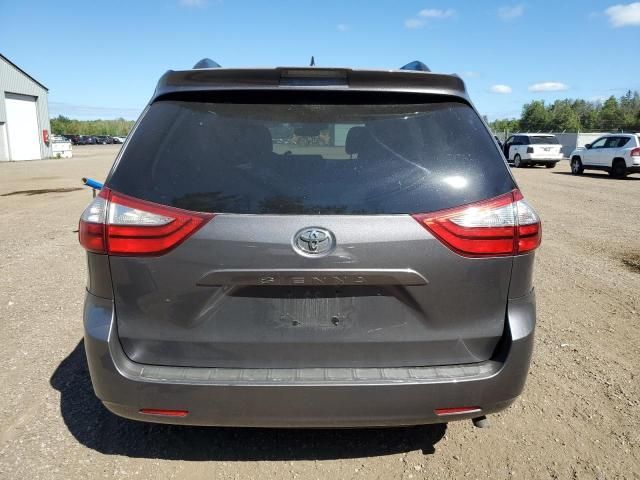 2018 Toyota Sienna LE