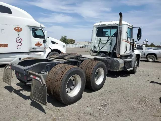 2017 Mack 600 CXU600