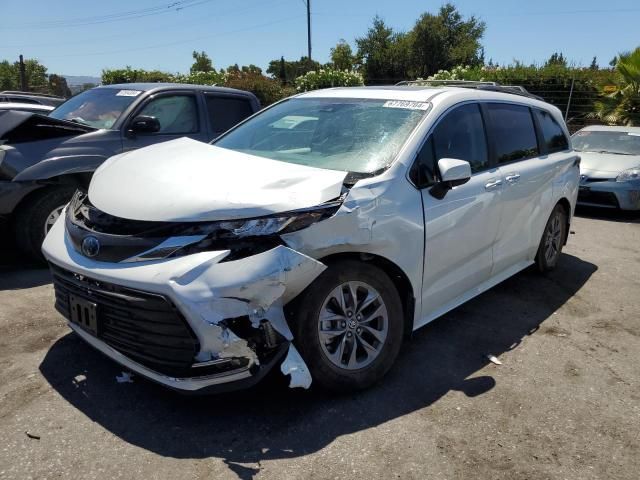 2023 Toyota Sienna XLE