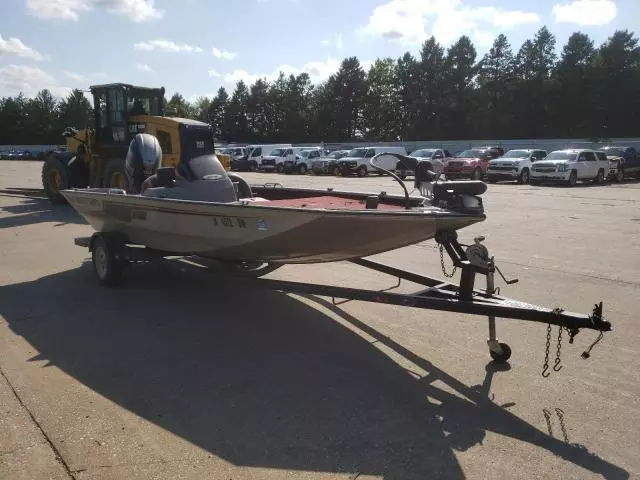 2000 Skeeter Boat