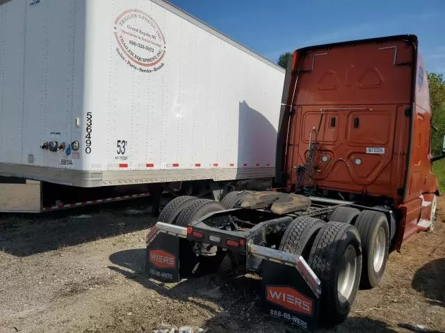 2020 Freightliner Cascadia 126