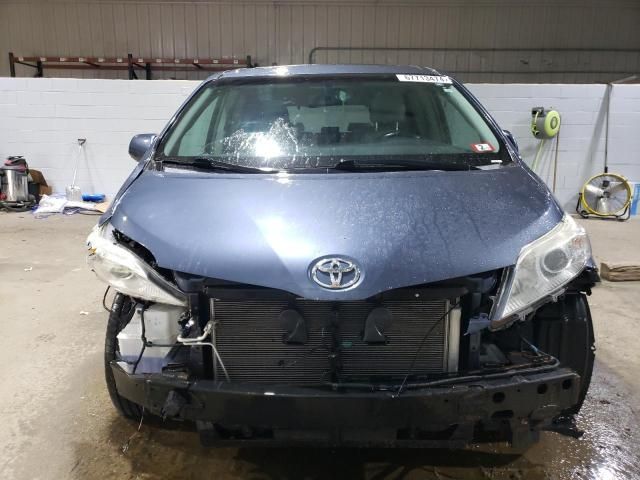 2016 Toyota Sienna XLE