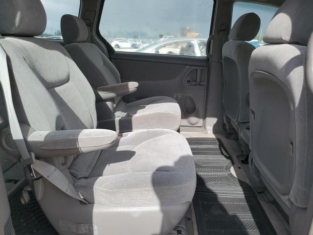 2004 Toyota Sienna CE