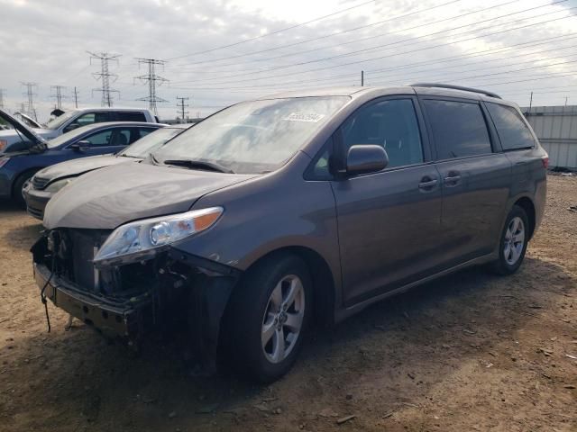 2019 Toyota Sienna LE