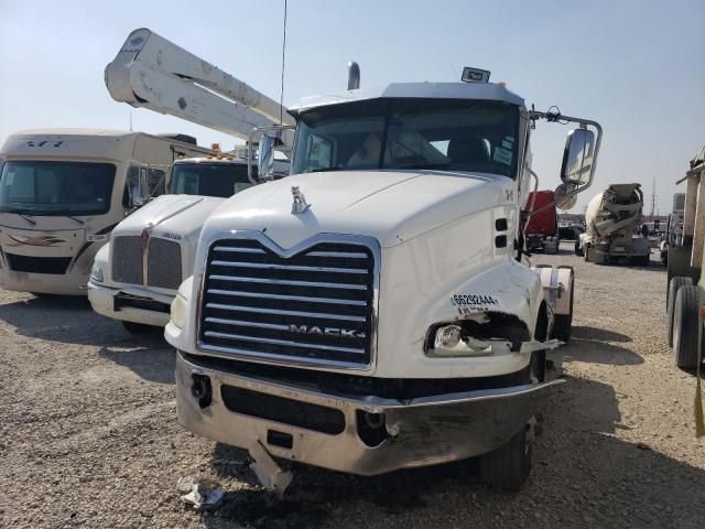 2018 Mack 600 CXU600