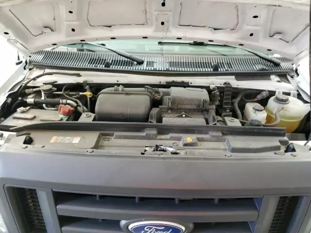 2022 Ford Econoline E350 Super Duty Cutaway Van