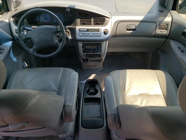 2003 Toyota Sienna LE