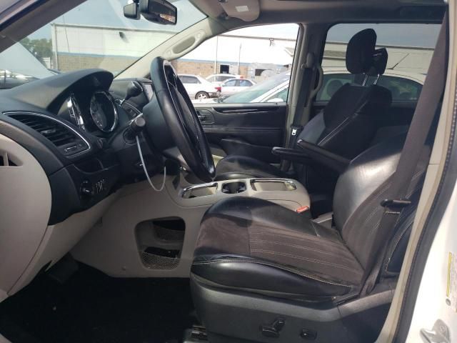 2014 Chrysler Town & Country Touring L