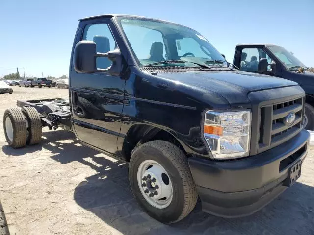 2024 Ford Econoline E350 Super Duty Cutaway Van