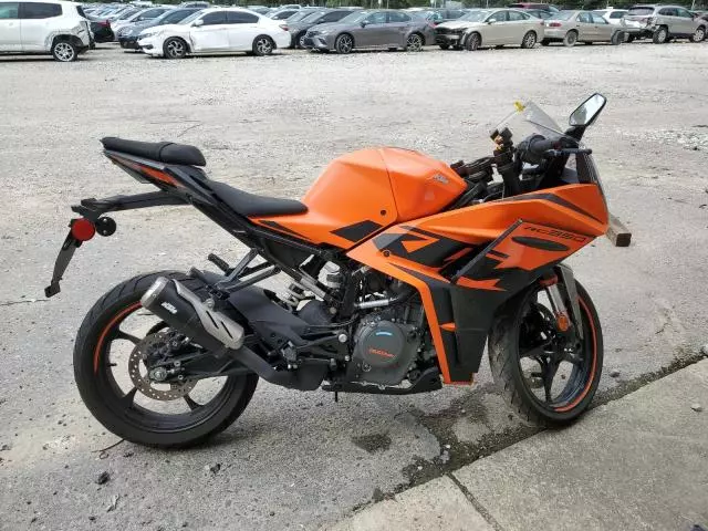 2022 KTM 390 RC