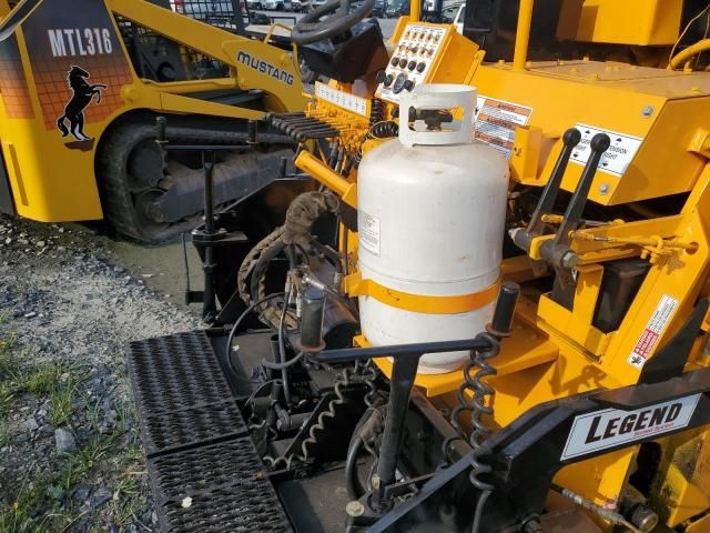 2005 Leeb 2005 Caterpillar                 Paver