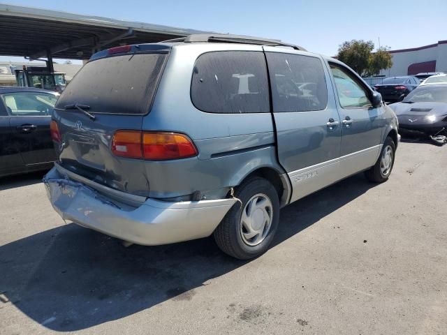 1999 Toyota Sienna LE