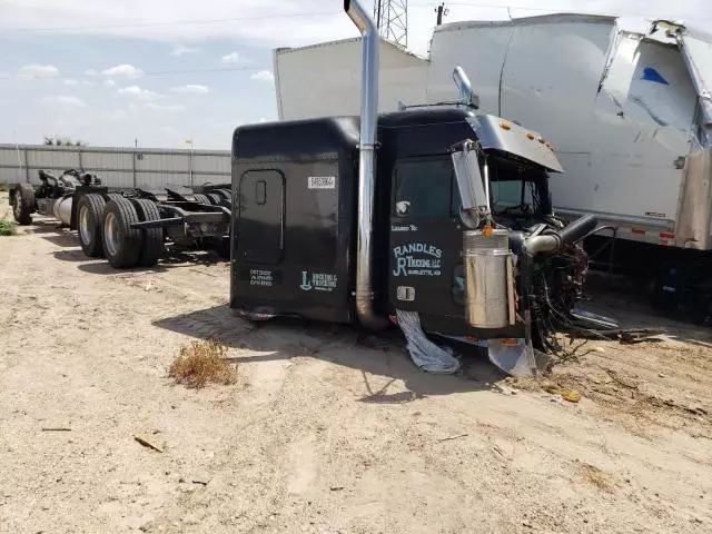 1999 Freightliner Conventional FLD120