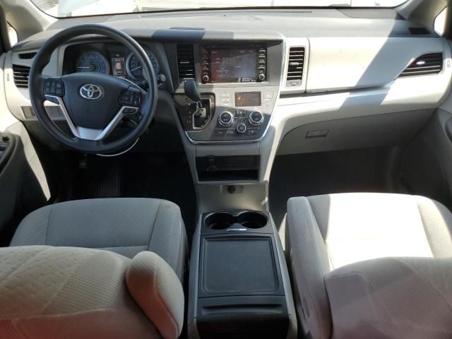 2019 Toyota Sienna LE