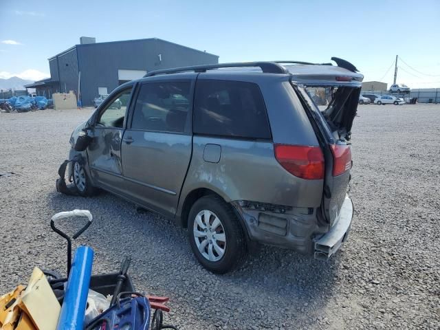 2005 Toyota Sienna CE