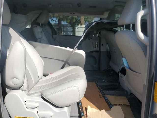 2013 Toyota Sienna XLE