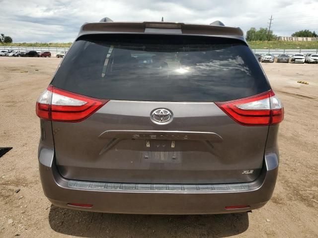 2019 Toyota Sienna XLE