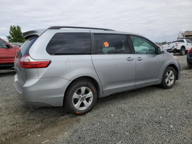 2018 Toyota Sienna LE