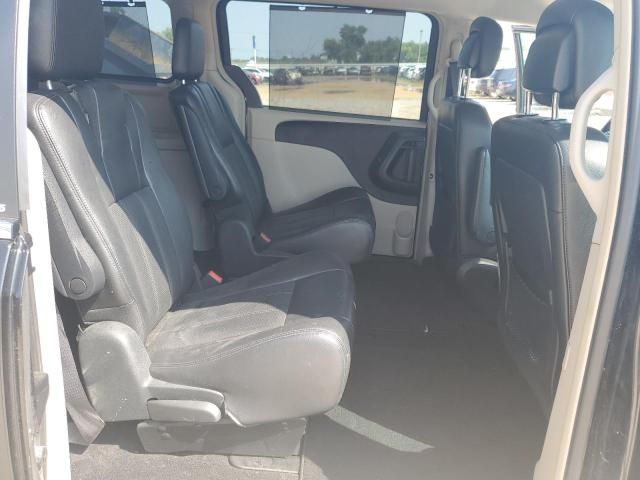 2011 Chrysler Town & Country Touring L