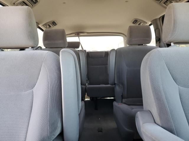 2004 Toyota Sienna CE