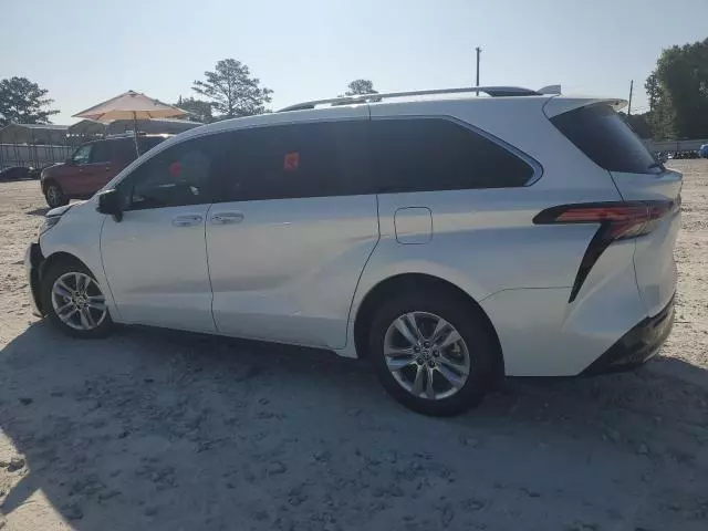 2022 Toyota Sienna Limited