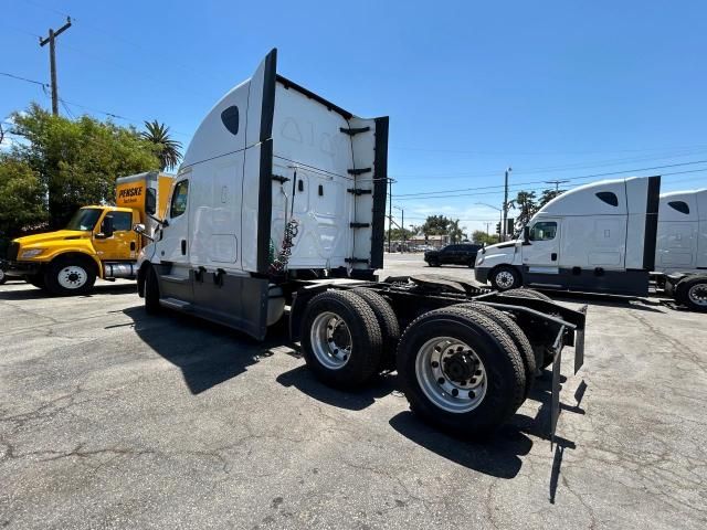 2022 Freightliner Cascadia 126