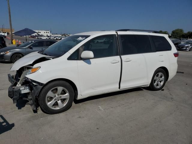 2015 Toyota Sienna LE