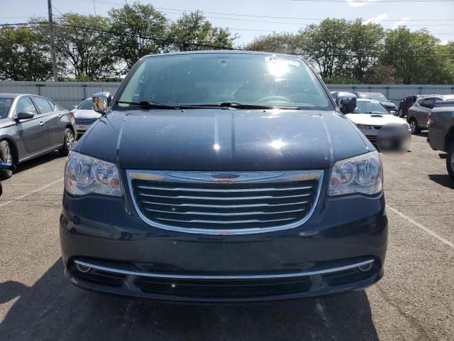 2014 Chrysler Town & Country Touring L