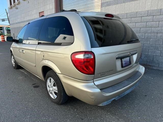 2005 Chrysler Town & Country LX