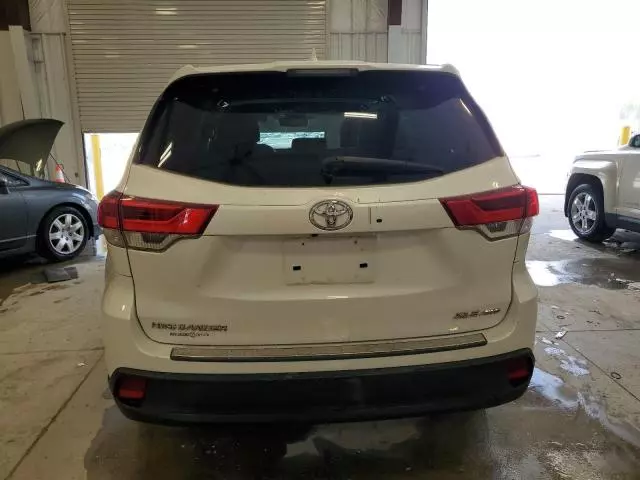 2018 Toyota Highlander SE