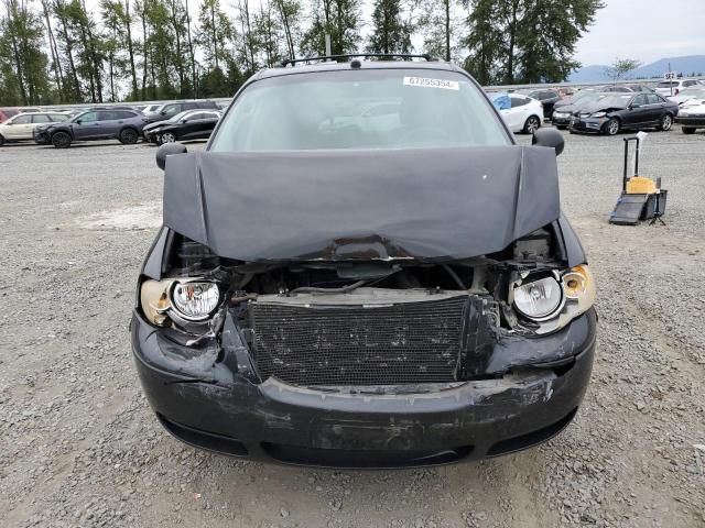 2005 Chrysler Town & Country LX