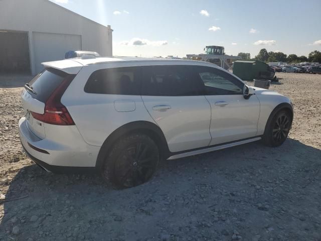 2020 Volvo V60 Cross Country T5 Momentum