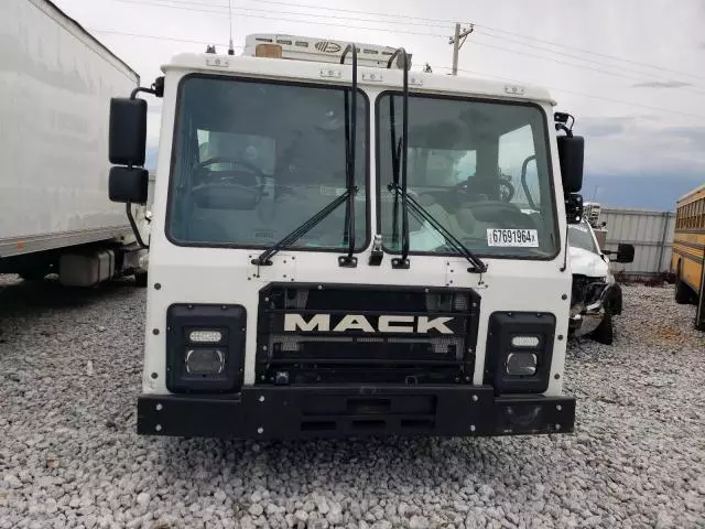 2023 Mack LR