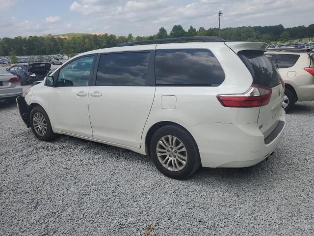 2017 Toyota Sienna XLE