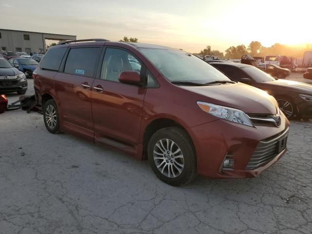 2018 Toyota Sienna XLE