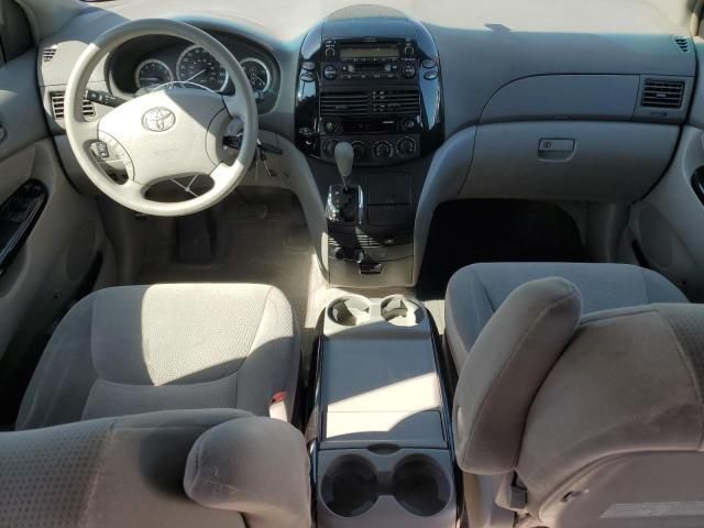 2005 Toyota Sienna CE