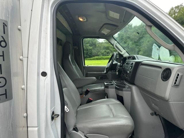 2017 Ford Econoline E350 Super Duty Cutaway Van