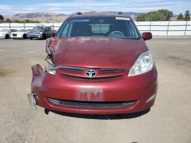 2010 Toyota Sienna XLE