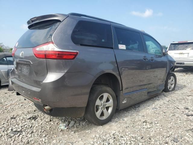 2019 Toyota Sienna LE