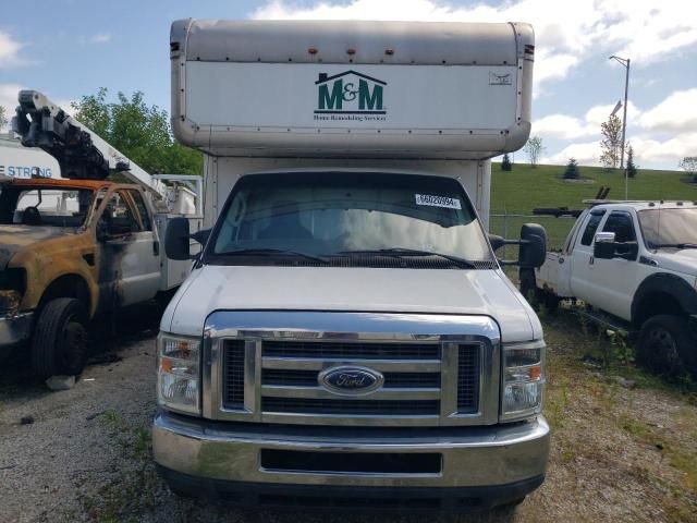 2012 Ford Econoline E350 Super Duty Cutaway Van