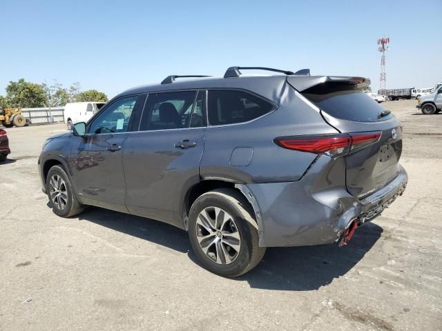 2022 Toyota Highlander Hybrid XLE