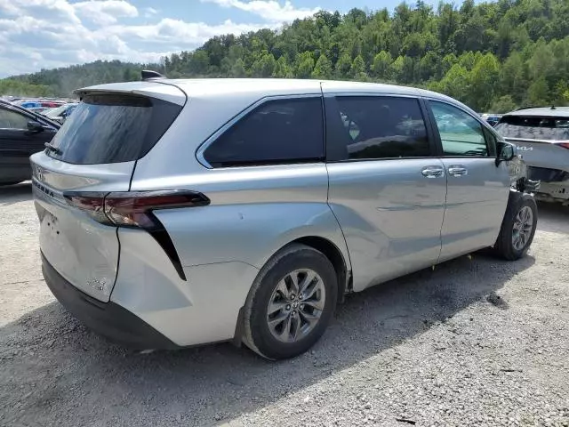 2023 Toyota Sienna XLE