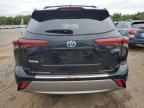 2022 Toyota Highlander Hybrid Platinum