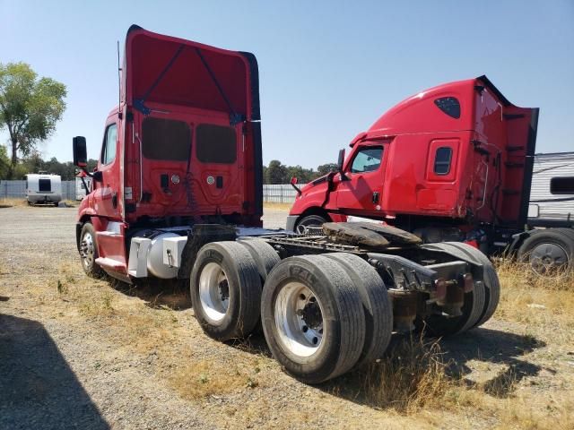 2016 Freightliner Cascadia 113