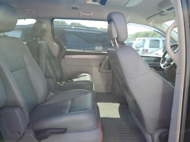 2012 Volkswagen Routan SE