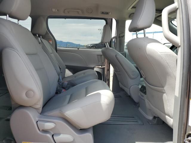 2019 Toyota Sienna XLE