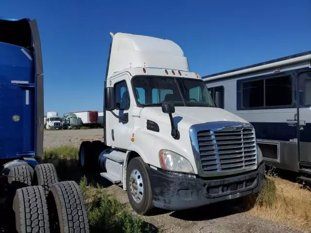 2013 Freightliner Cascadia 113