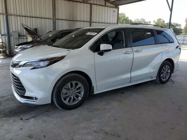 2022 Toyota Sienna XLE